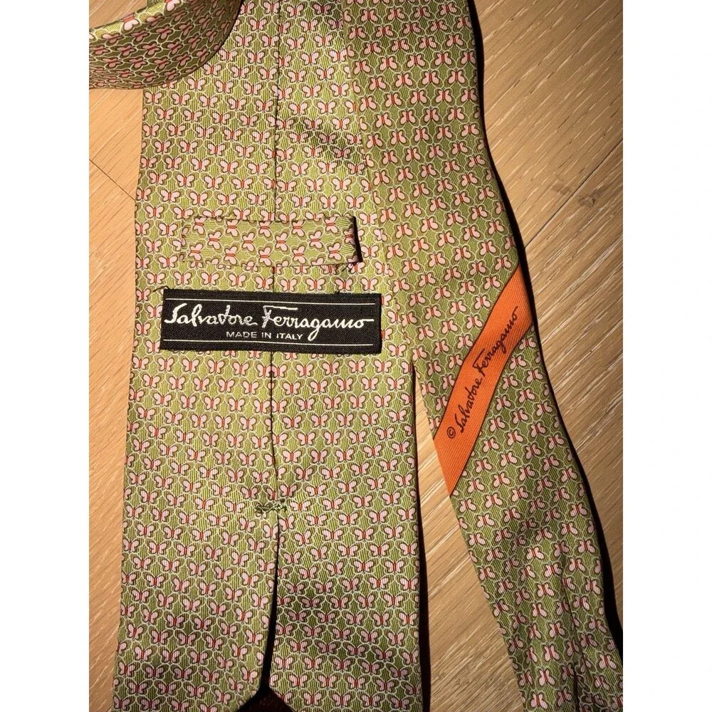 Salvatore Ferragamo Green 100% Silk Pattern Tie Excellent Used No Box
